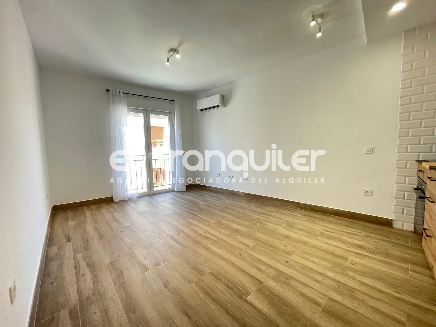 Sala de estar de Piso de alquiler en Paracuellos de Jarama con Aire acondicionado y Lavadora