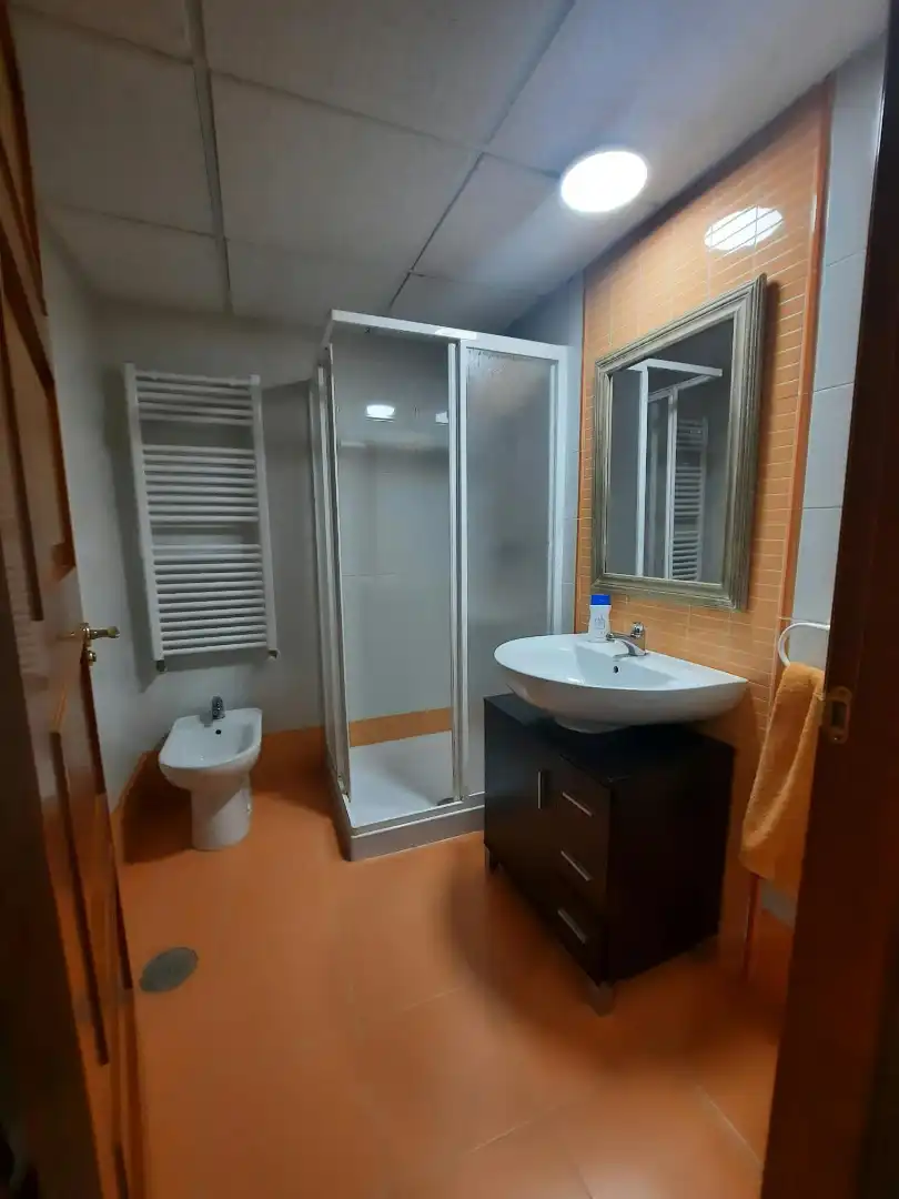 Badezimmer von Wohnung zur Miete in Badajoz mit Klimaanlage, Heizung und Terrasse