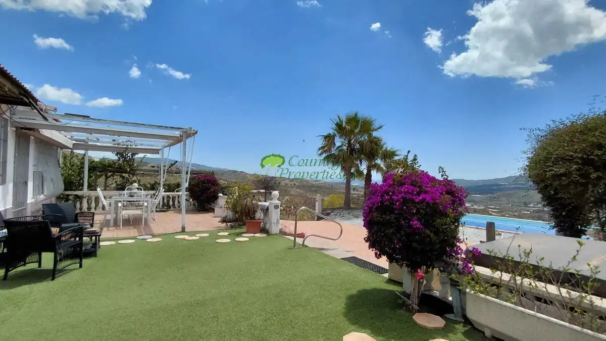 Terrassa de Finca rústica en venda en Vélez-Málaga amb Aire condicionat, Terrassa i Traster