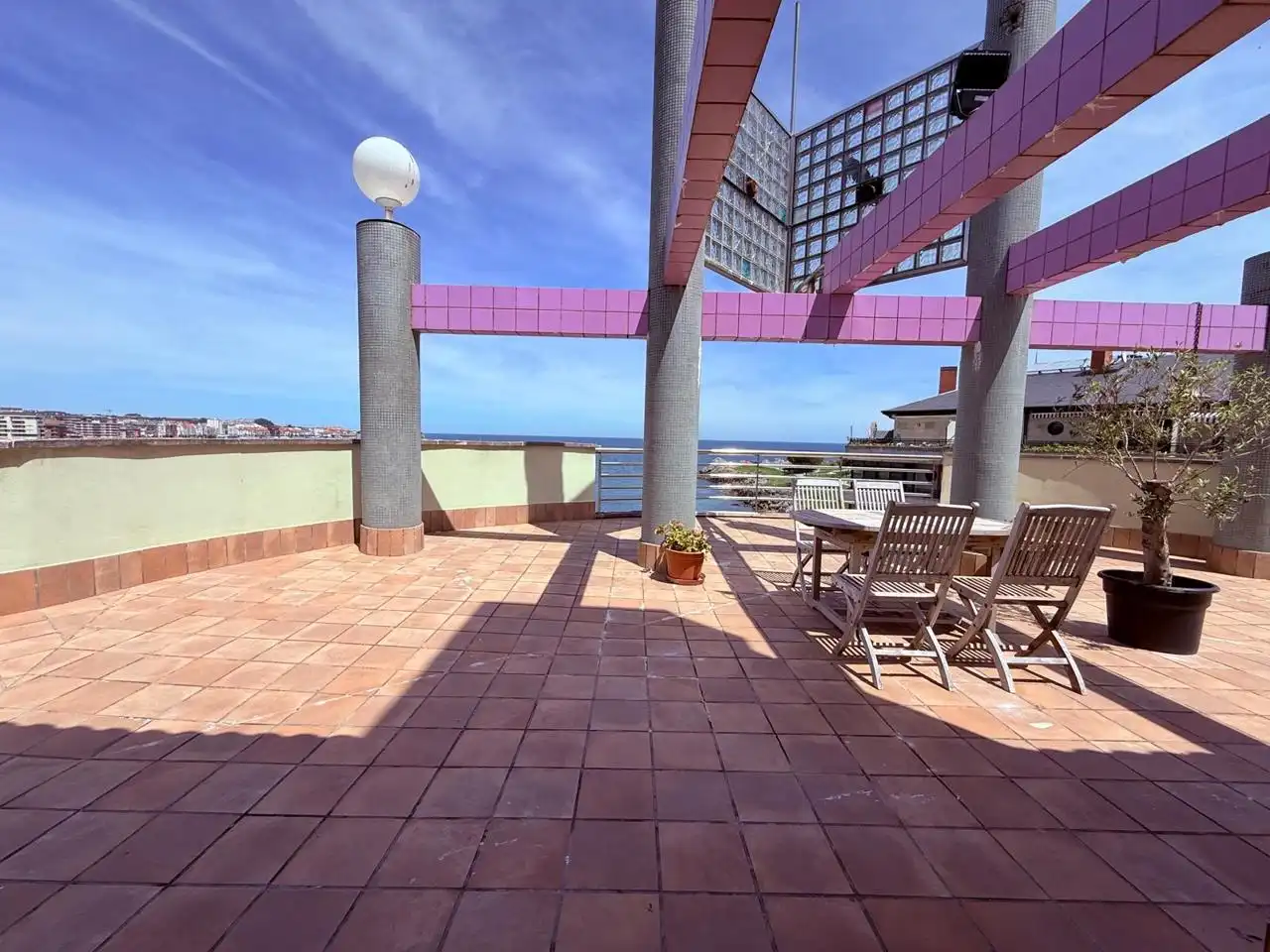 Terraza de Ático en venta en Castro-Urdiales con Calefacción, Parquet y Terraza