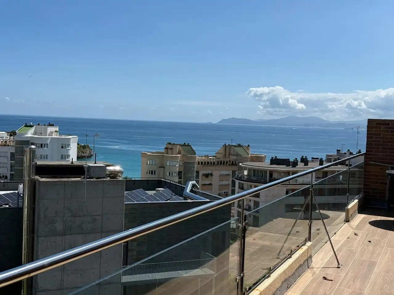 Vista exterior de Ático en venta en Castro-Urdiales con Calefacción, Terraza y Trastero