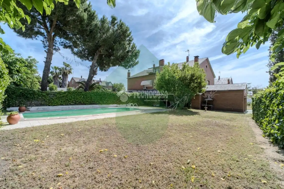 Jardí de Casa adosada en venda en Griñón amb Calefacció, Piscina i Moblat