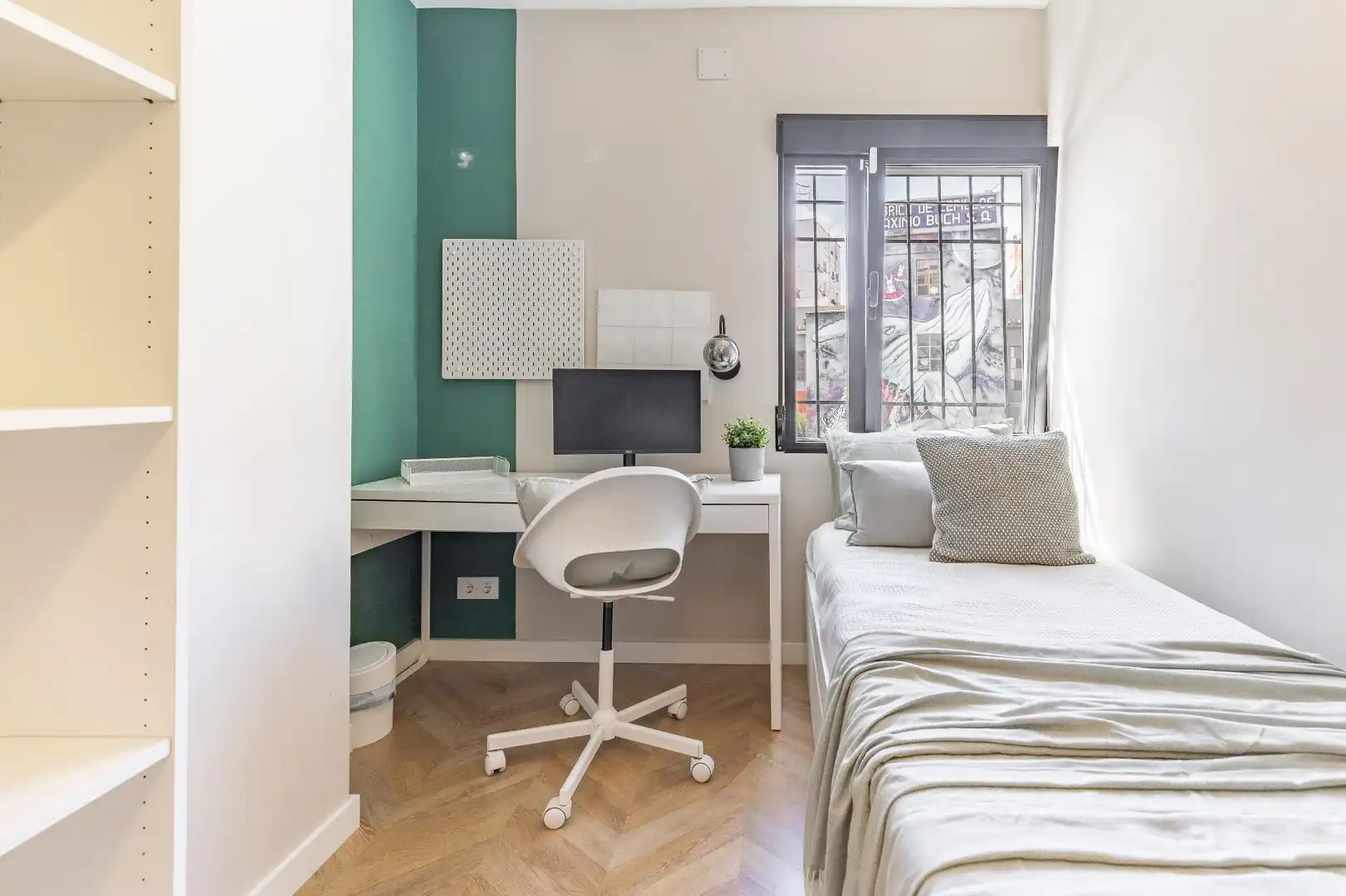 Bedroom of Flat for sale in Valencia  with Air Conditioner, Heating and Storage room