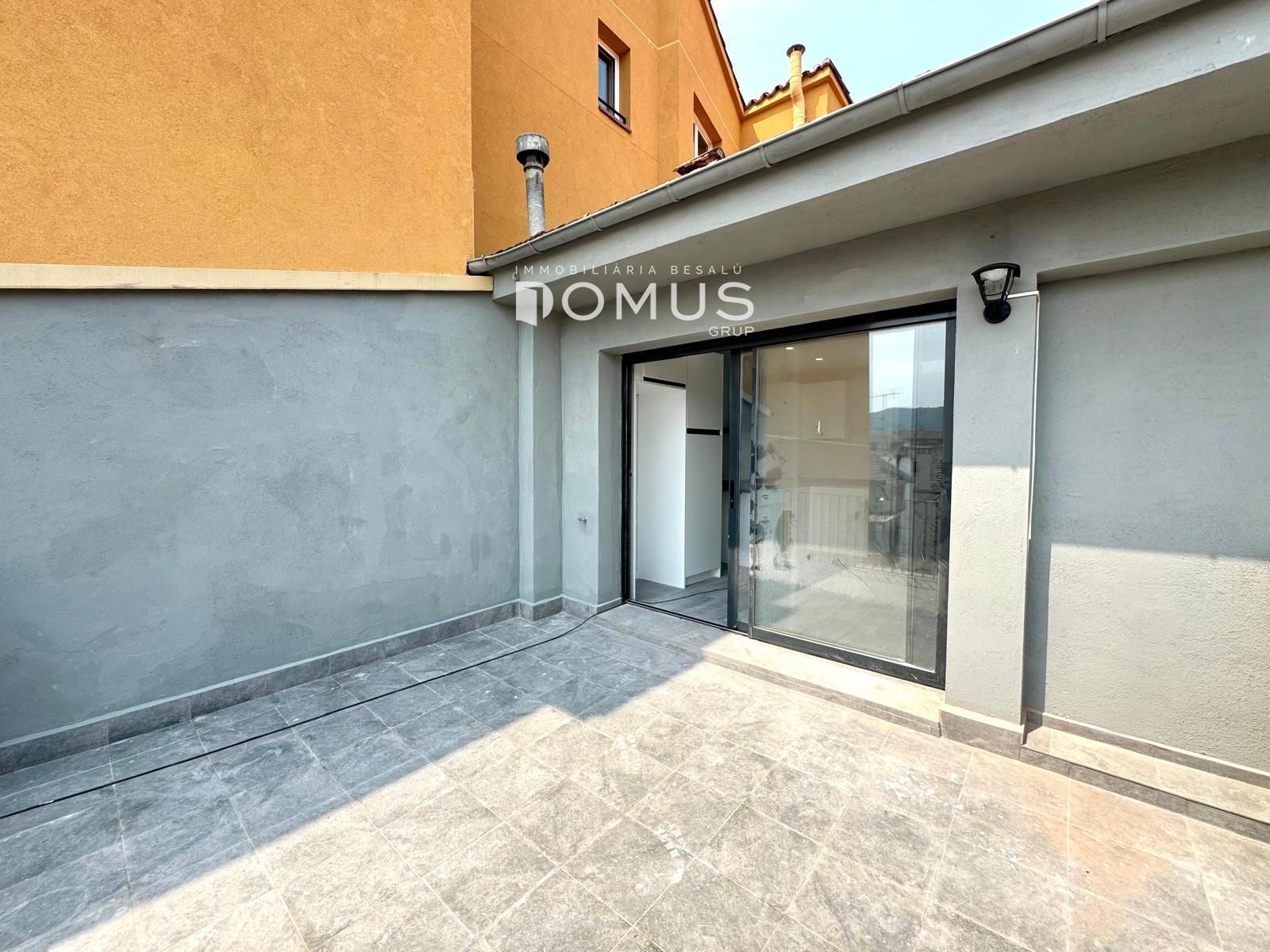 Terrassa de Àtic en venda en Olot amb Aire condicionat, Calefacció i Terrassa