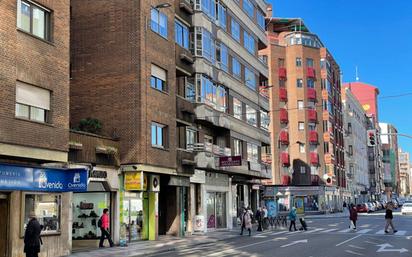 Vista exterior de Pis en venda en León Capital  amb Calefacció, Terrassa i Traster