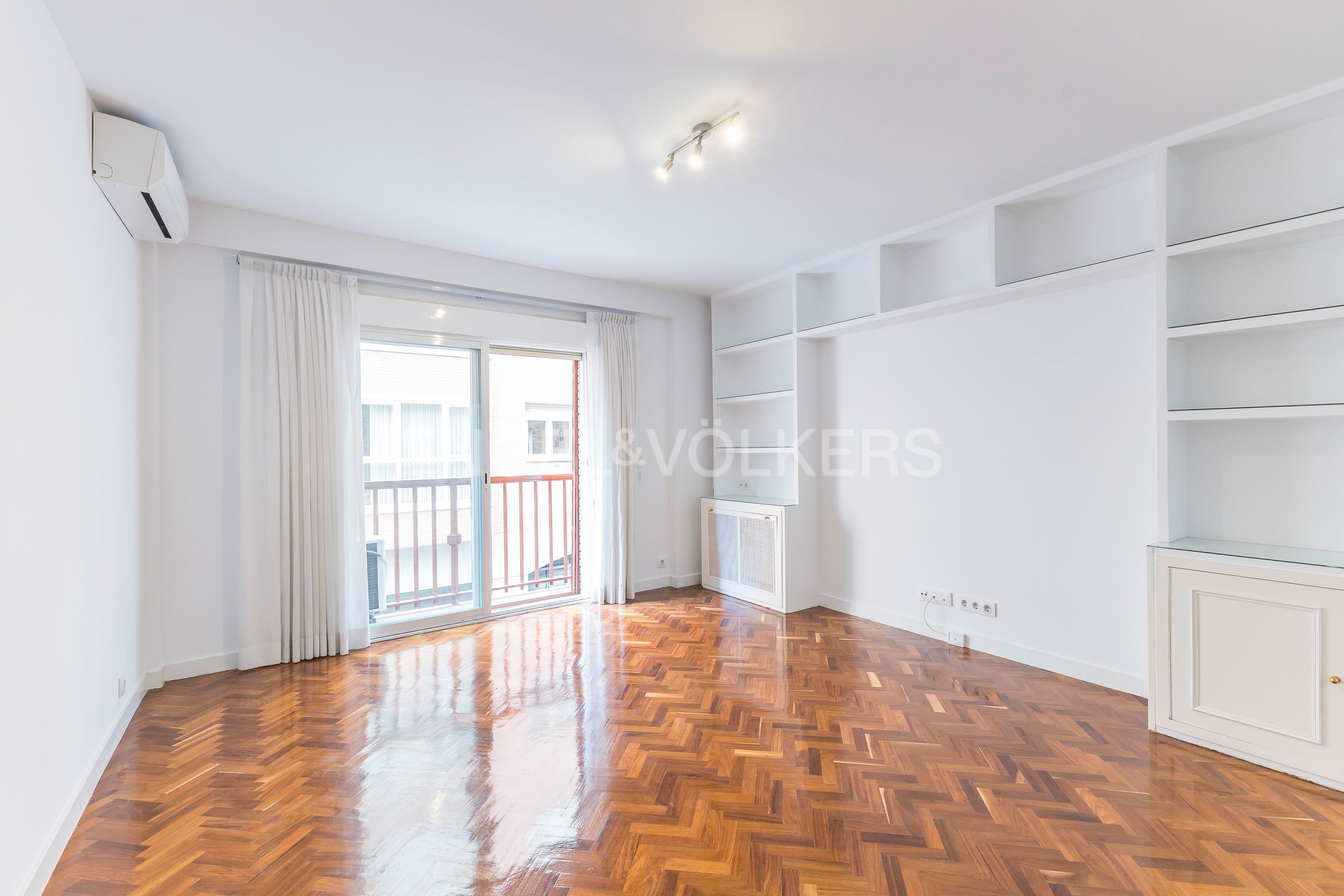 Living room of Apartment to rent in  Madrid Capital  with Air Conditioner, Heating and Parquet flooring