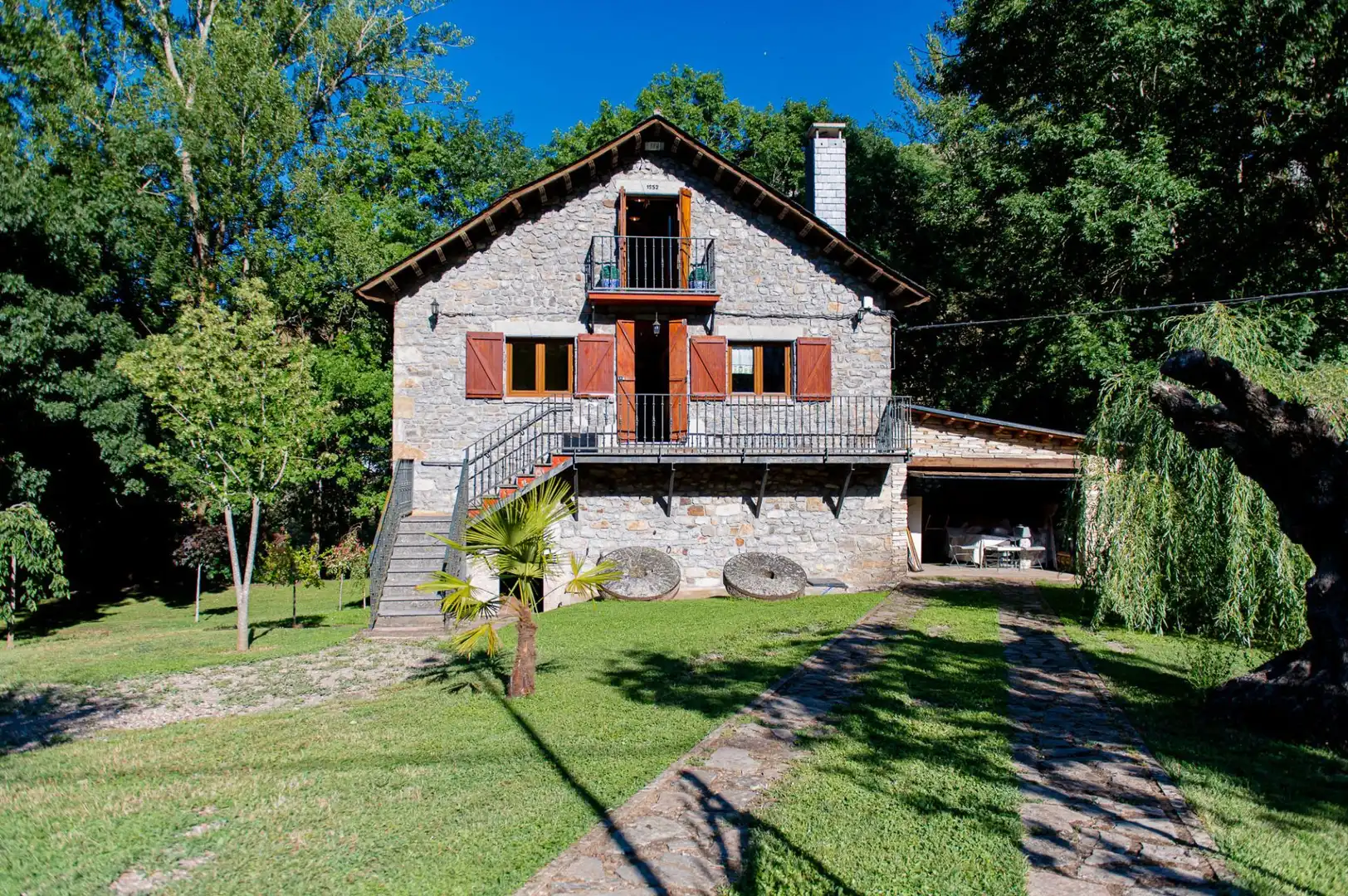 Vista exterior de Casa o chalet en venta en Cabrillanes con Calefacción, Trastero y Amueblado