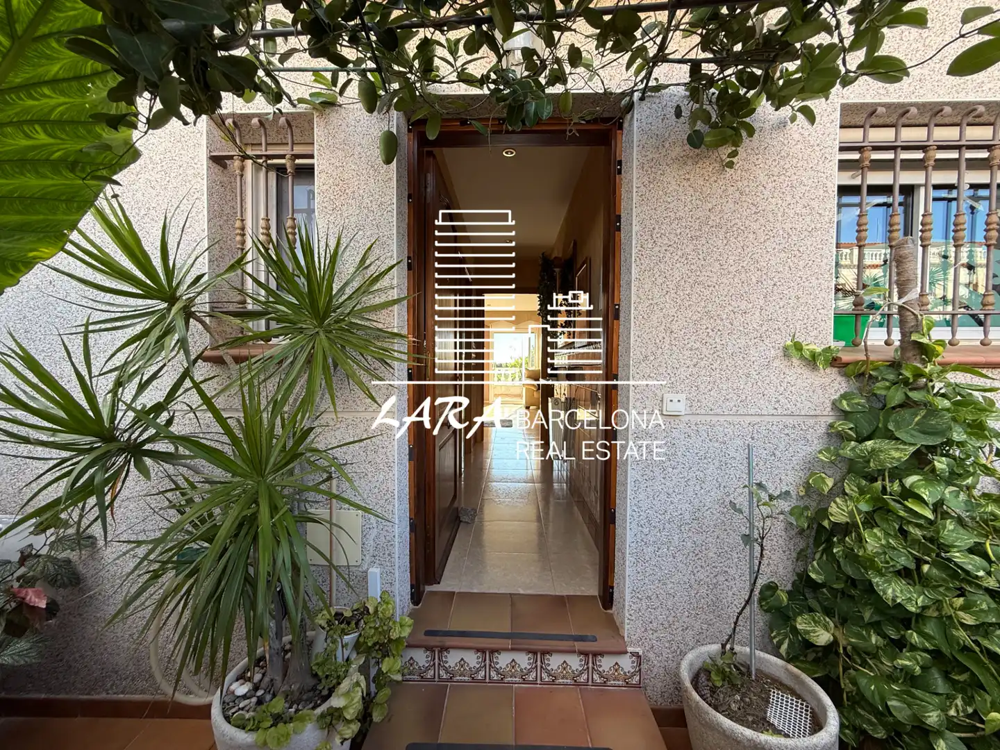 Vista exterior de Casa adosada en venda en Creixell amb Aire condicionat, Calefacció i Jardí privat