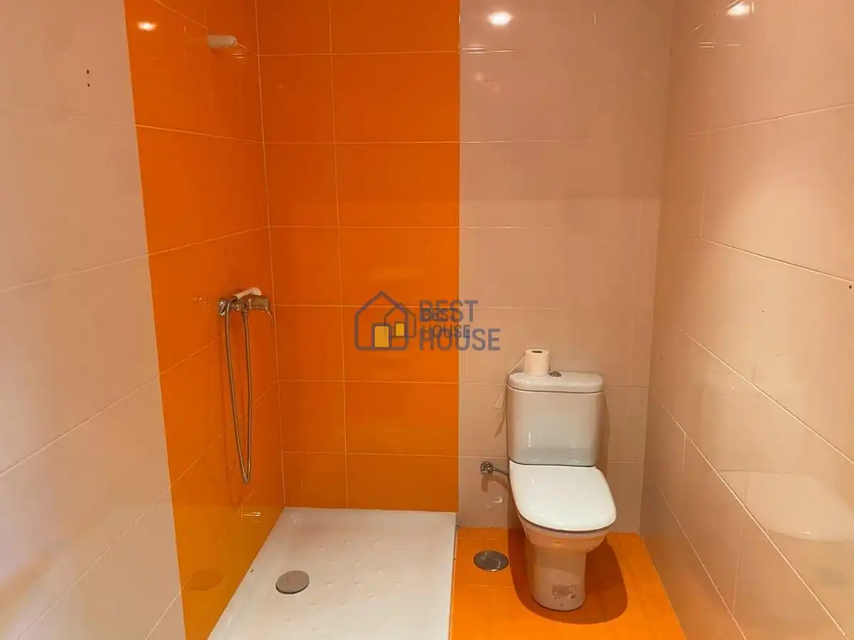 Bathroom of Detached homes for sale in Onzonilla  with Heating, Private garden and Parquet flooring