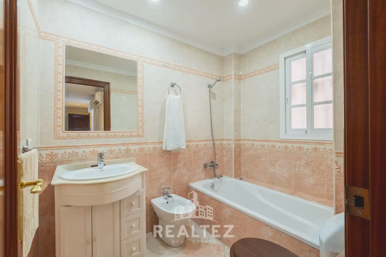Bathroom of Flat for sale in Sanlúcar de Barrameda  with Air Conditioner, Heating and Balcony