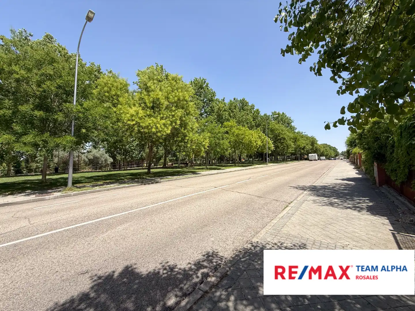 Vista exterior de Casa o xalet en venda en Madrid amb Aire condicionat, Calefacció i Jardí privat