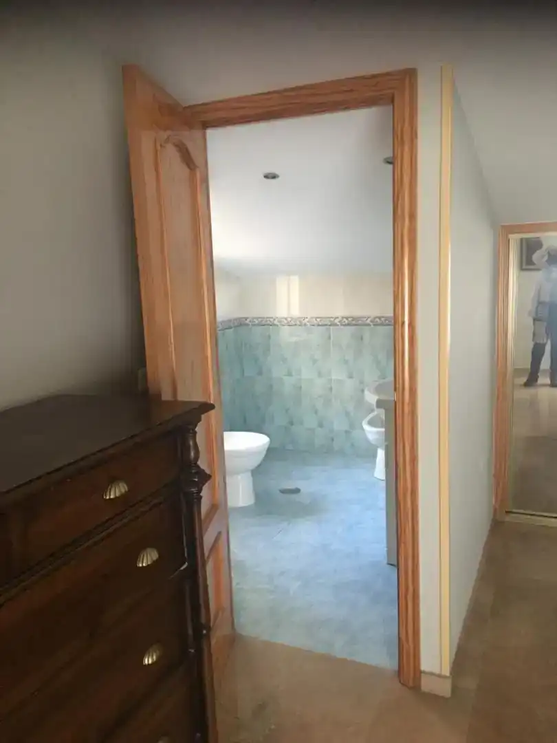 Badezimmer von Wohnung zur Miete in Portomarín mit Klimaanlage, Schwimmbad und Möbliert