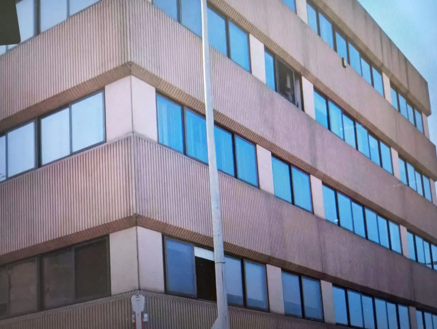 Vista exterior de Oficina en venda en Ripollet amb Aire condicionat, Calefacció i Internet