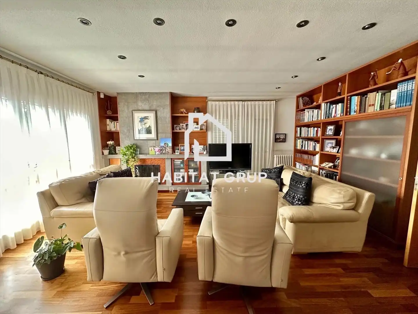 Sala d'estar de Casa o xalet en venda en Santa Coloma de Farners amb Aire condicionat, Calefacció i Jardí privat