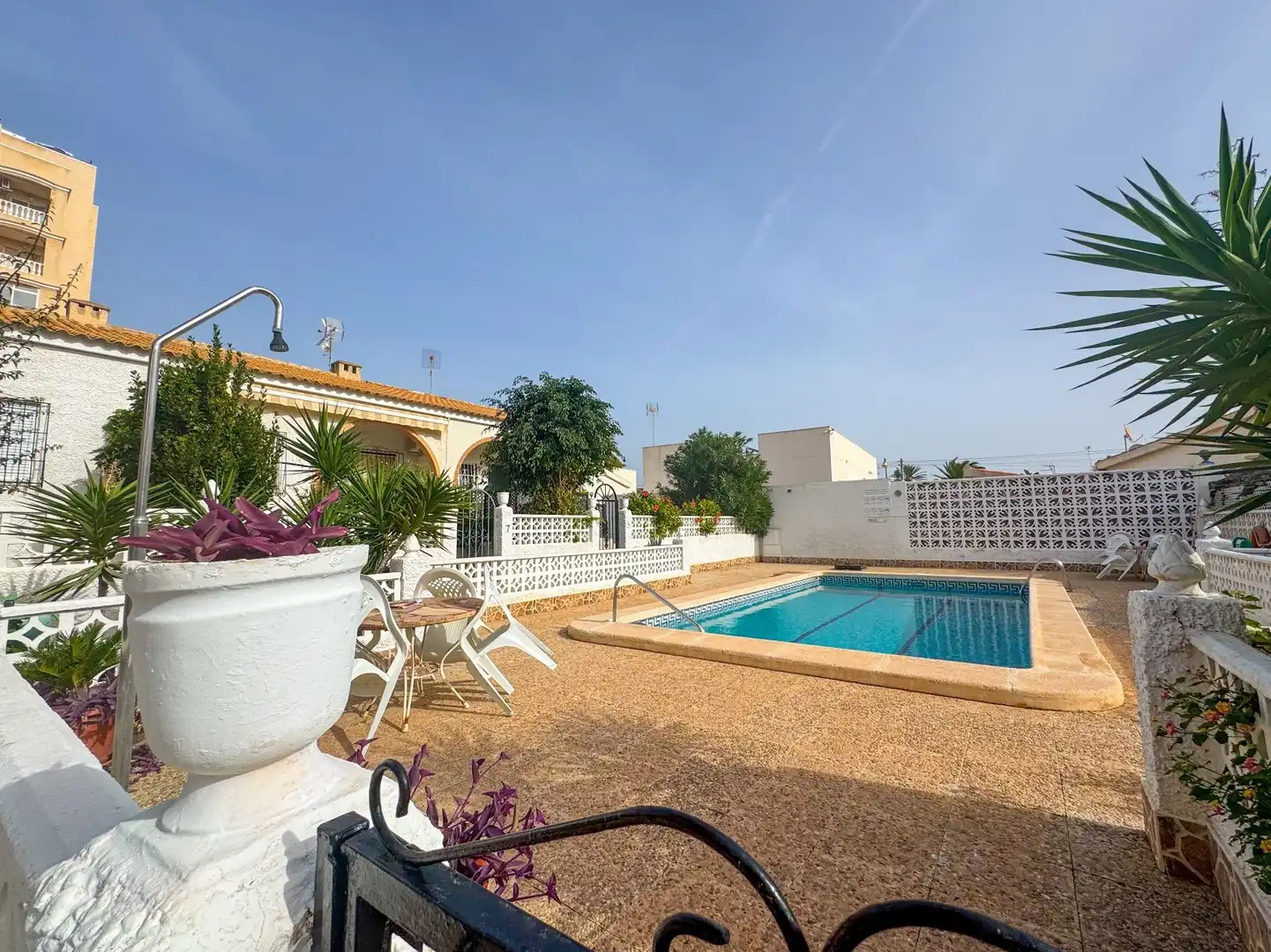 Piscina de Casa o xalet de lloguer en Torrevieja amb Aire condicionat, Jardí privat i Terrassa