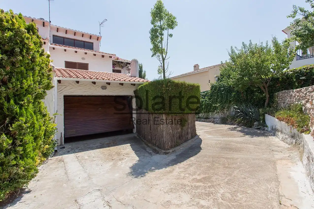 Vista exterior de Casa o xalet en venda en Cunit amb Balcó i Piscina comunitària