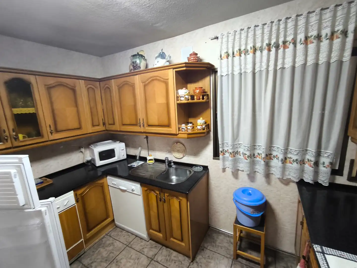 Cocina de Casa o chalet en venta en Torrejón del Rey con Aire acondicionado, Calefacción y Jardín privado