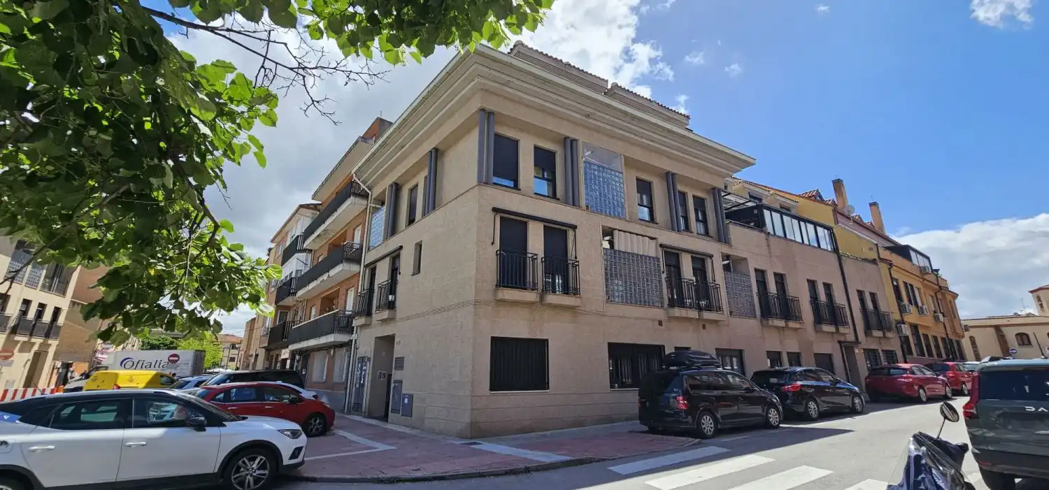 Vista exterior de Piso en venta en Velilla de San Antonio con Aire acondicionado, Terraza y Trastero