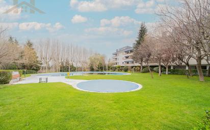 Piscina de Pis de lloguer en El Escorial amb Terrassa i Balcó