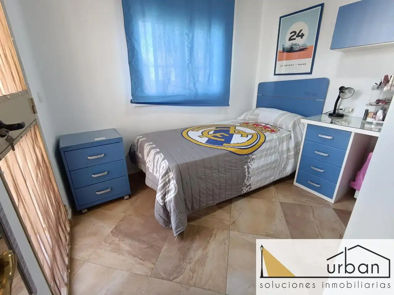 Schlafzimmer von Einfamilien-Reihenhaus zum Verkauf in Chipiona mit Klimaanlage, Abstellraum und Möbliert