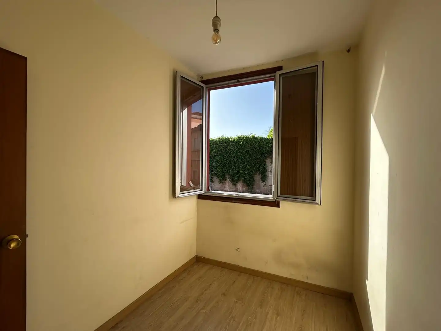 Bedroom of Detached homes for sale in Vigo   with Parquet flooring and Oven