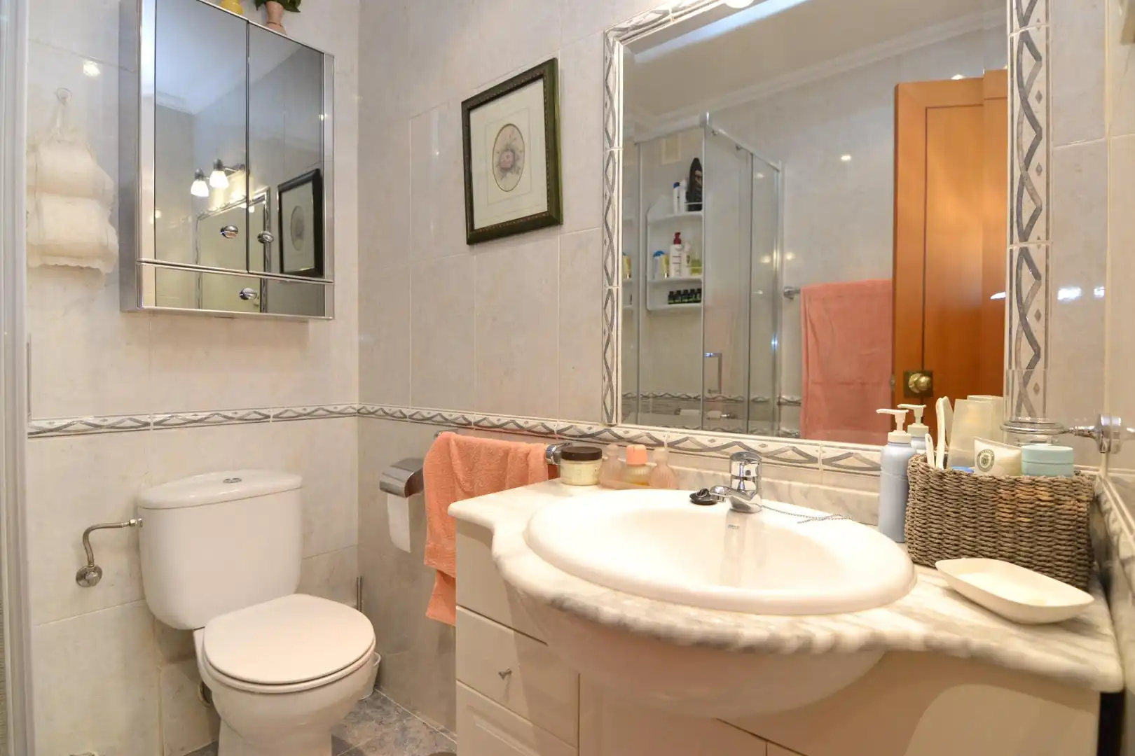 Badezimmer von Wohnung zum Verkauf in Madrid mit Heizung und Parkett