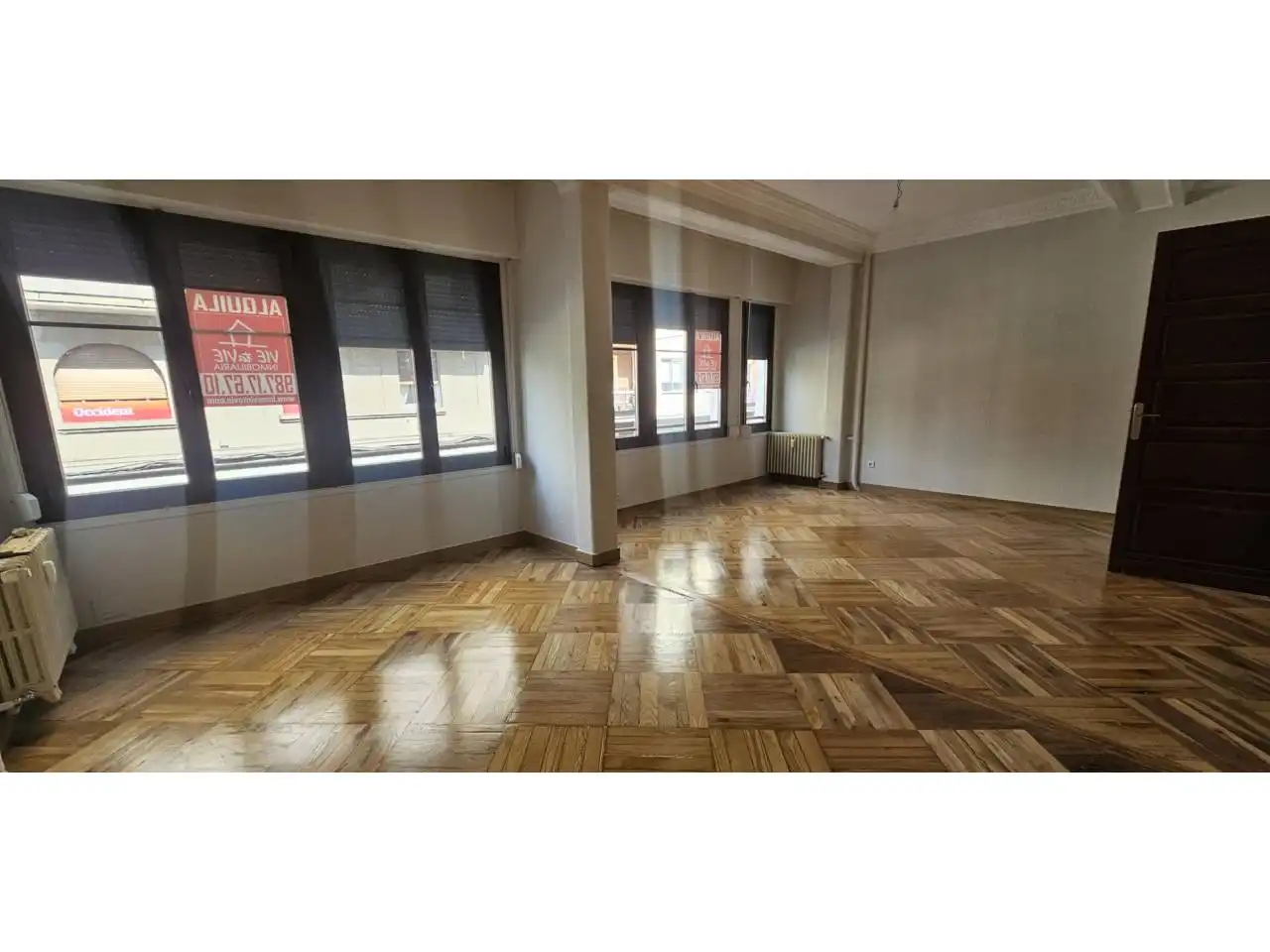 Exterior view of Flat for rent in León Capital   with Heating and Parquet flooring