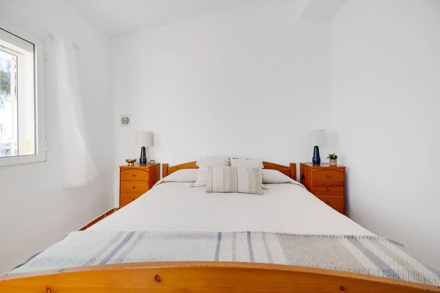 Habitación de Casa adosada en venta en Torrevieja con Aire acondicionado, Calefacción y Jardín privado