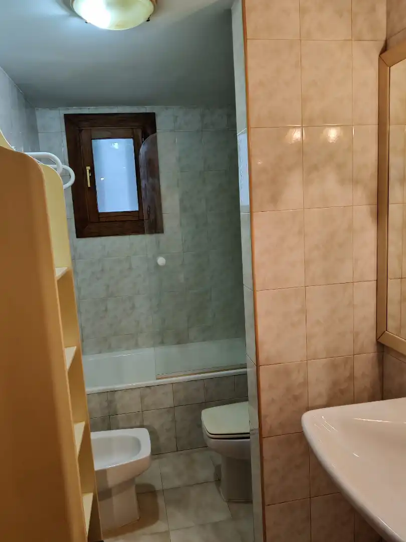Baño de Piso de alquiler en Lekunberri con Amueblado y Balcón