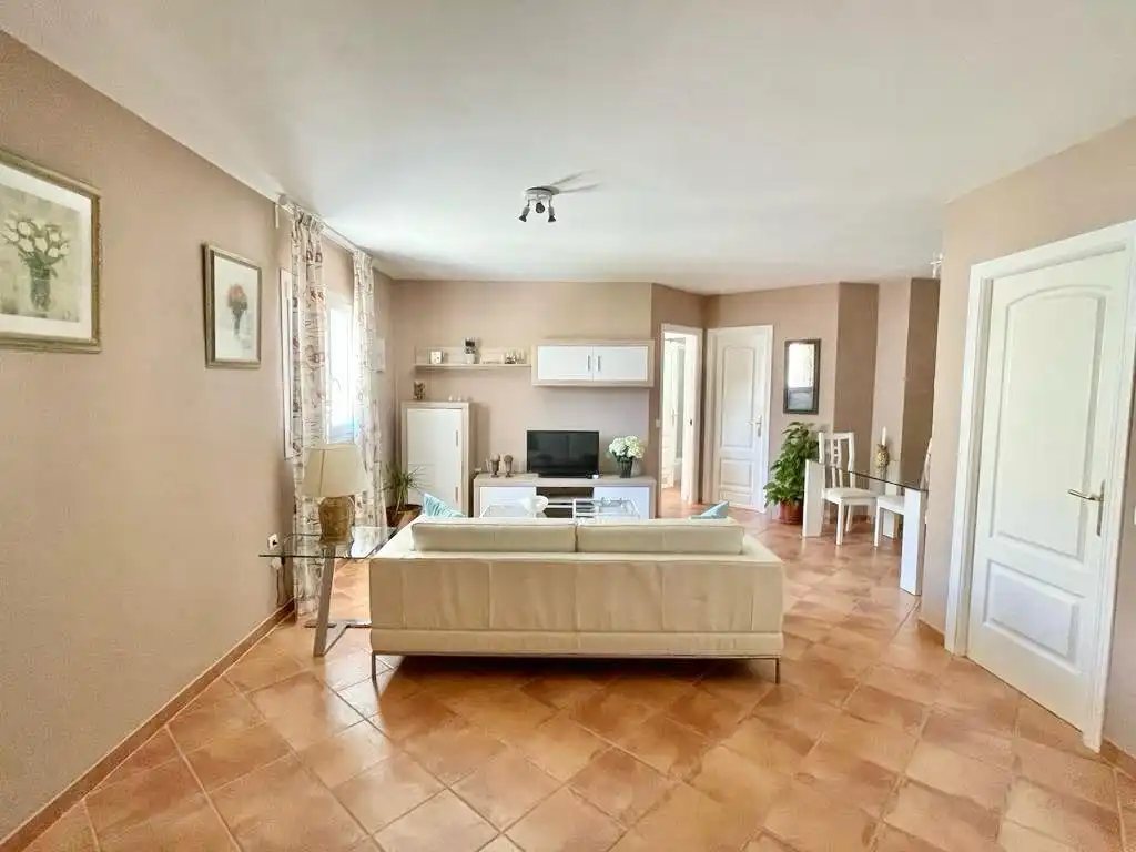Sala de estar de Apartamento en venta en Marbella con Aire acondicionado, Amueblado y Horno