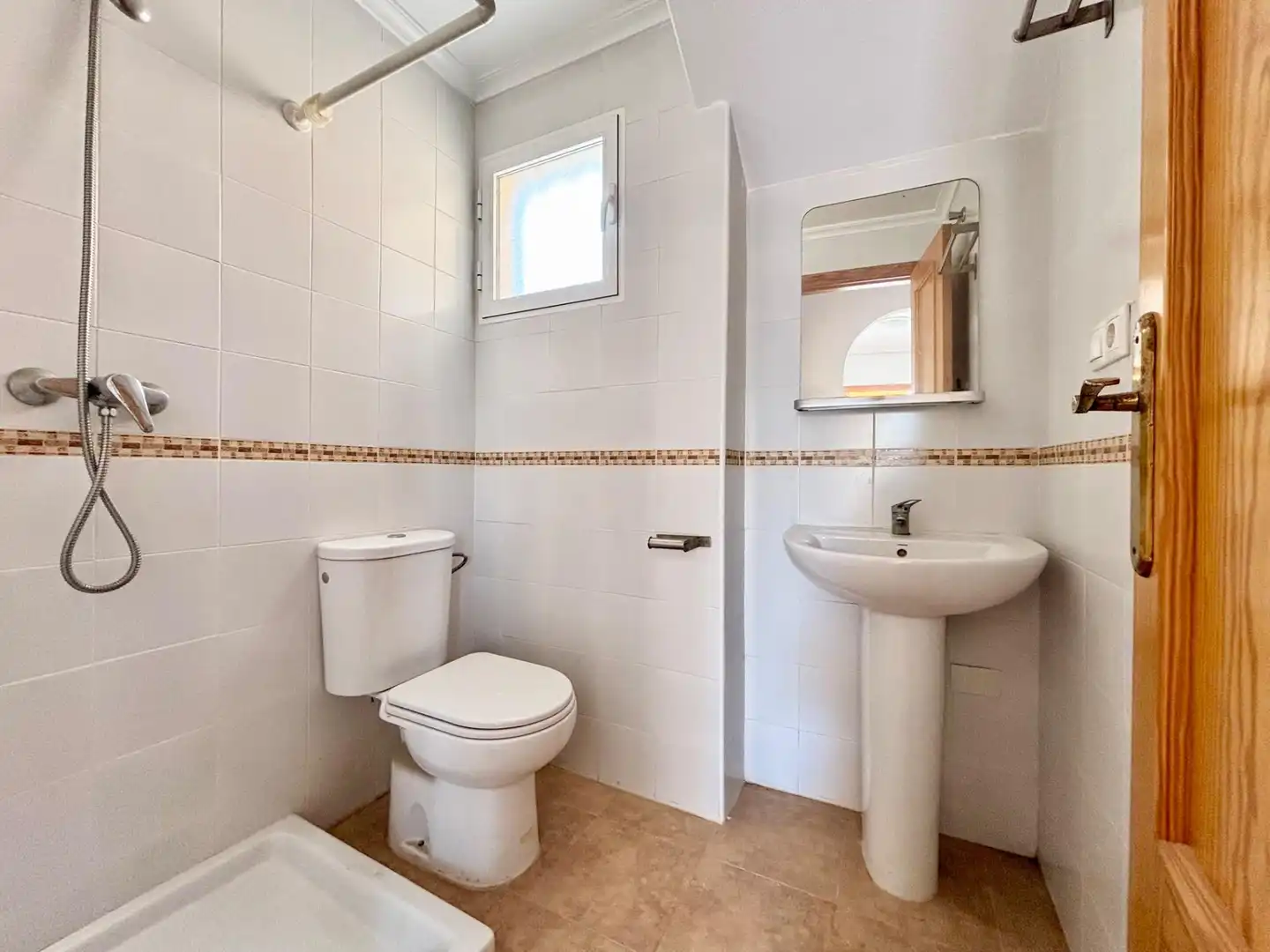 Bany de Casa o xalet en venda en Algorfa amb Jardí privat, Terrassa i Moblat