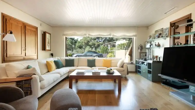 Detached house with pool for sale in Tamariu