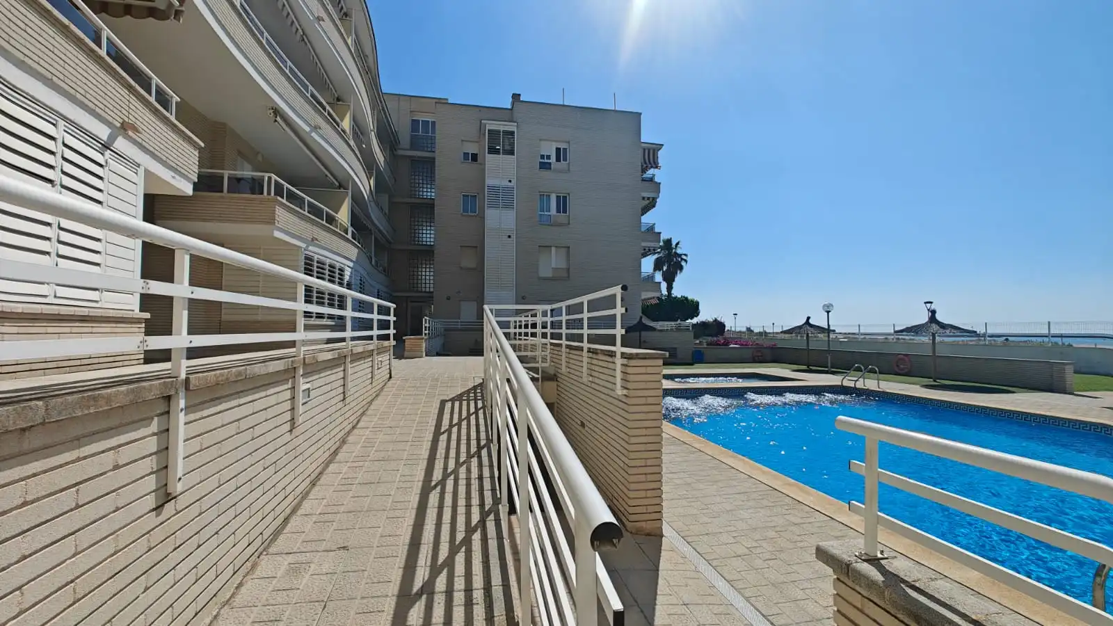 Schwimmbecken von Wohnung zum Verkauf in Cunit mit Klimaanlage, Heizung und Terrasse