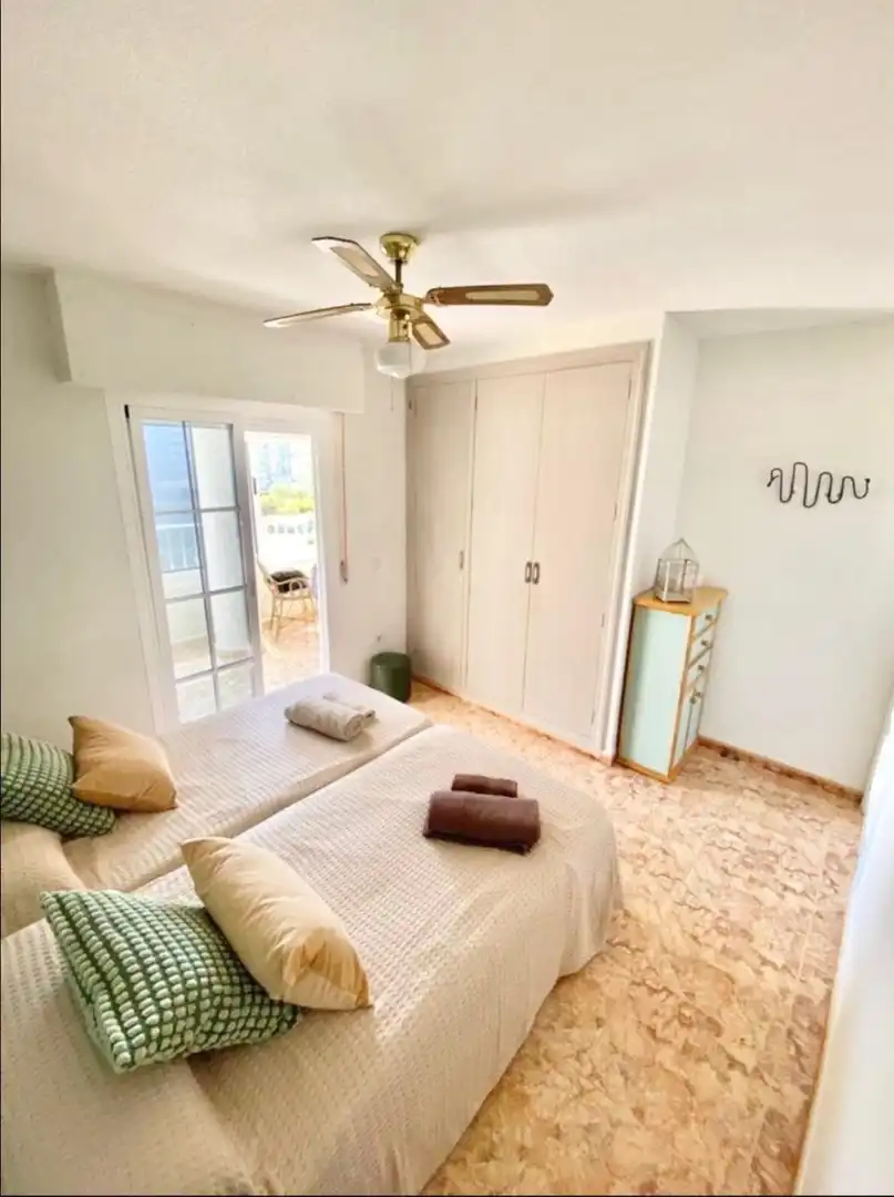Schlafzimmer von Wohnungen zur Miete in Alicante / Alacant mit Klimaanlage, Schwimmbad und Möbliert