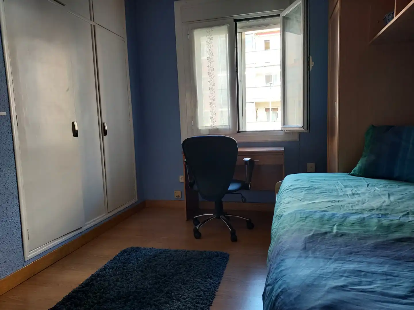 Dormitori de Pis de lloguer en  Pamplona / Iruña amb Calefacció, Parquet i Moblat
