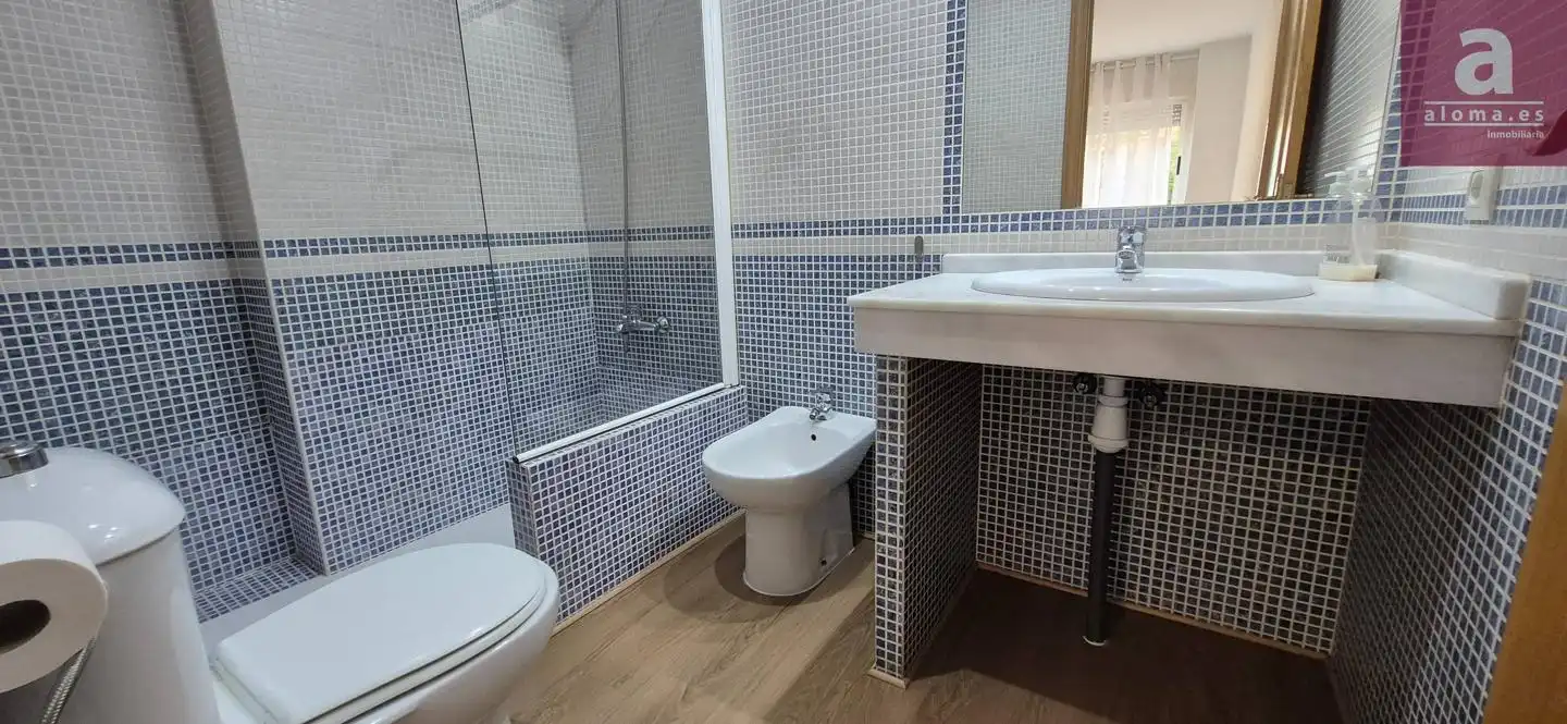 Baño de Estudio de alquiler en Cáceres con Aire acondicionado, Trastero y Amueblado