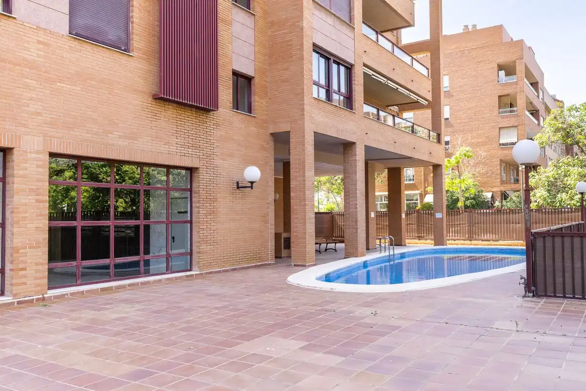Piscina de Piso en venta en Valencia con Aire acondicionado, Calefacción y Jardín privado