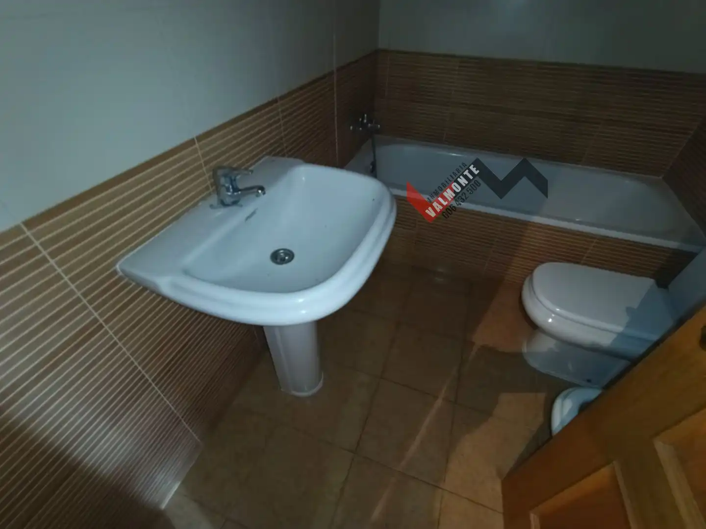 Bany de Pis en venda en Fuensalida amb Calefacció i Terrassa