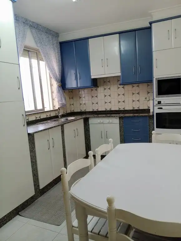 Cuina de Pis en venda en Foz amb Calefacció, Traster i Moblat