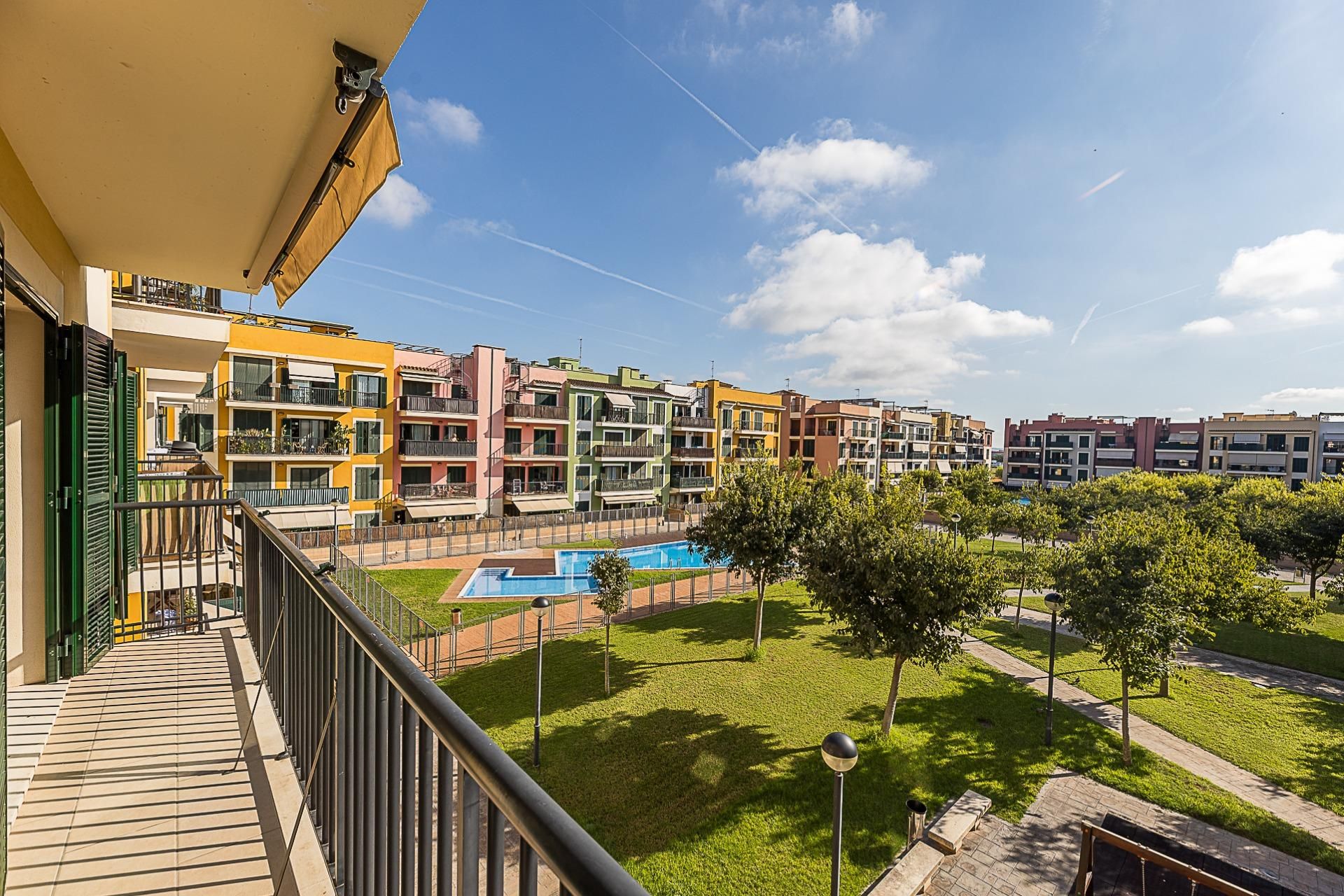 Vista exterior de Pis en venda en  Palma de Mallorca amb Aire condicionat, Jardí privat i Parquet