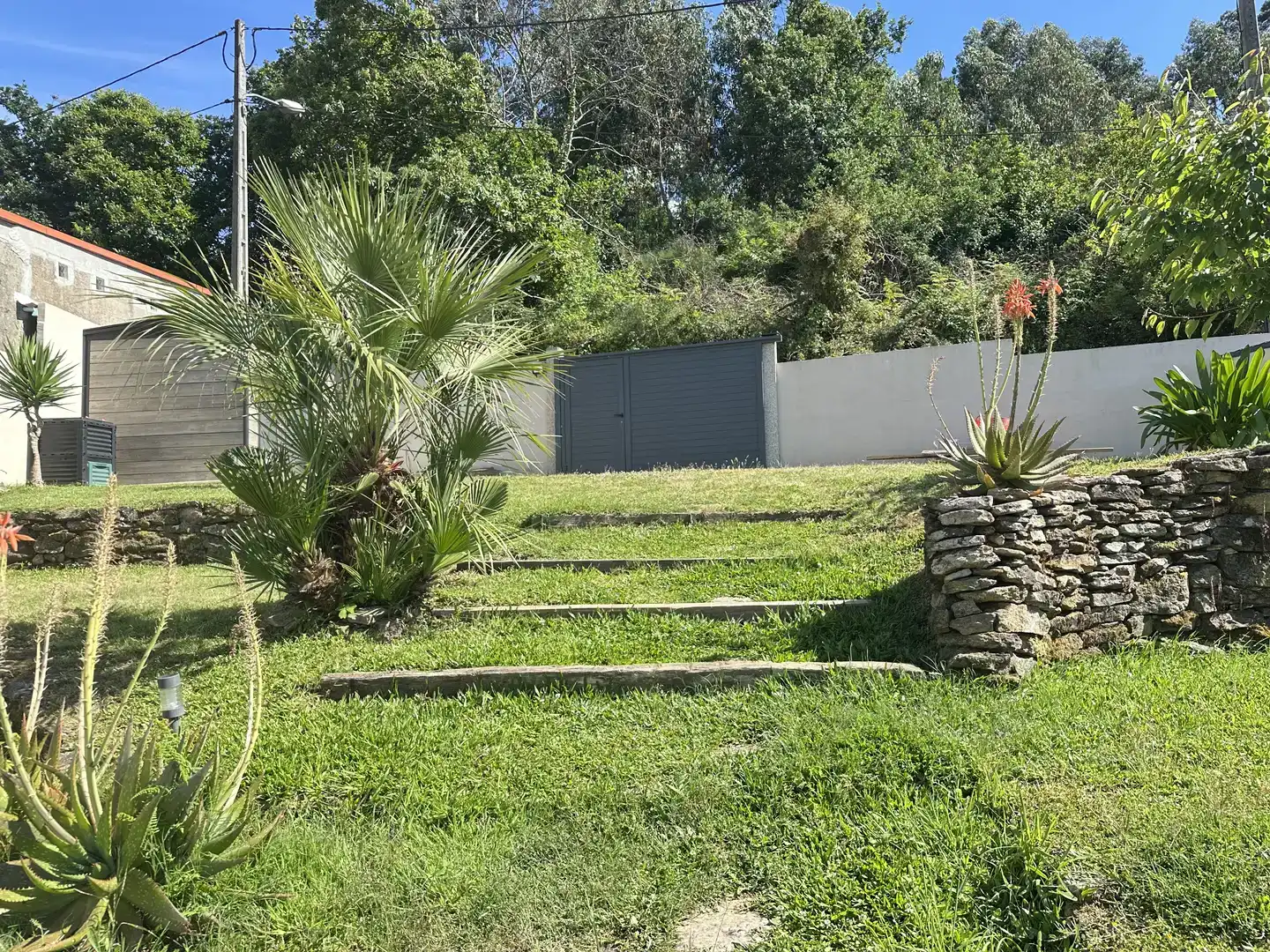 Casa adosada de lloguer en Vigo  amb Jardí privat, Parquet i Moblat