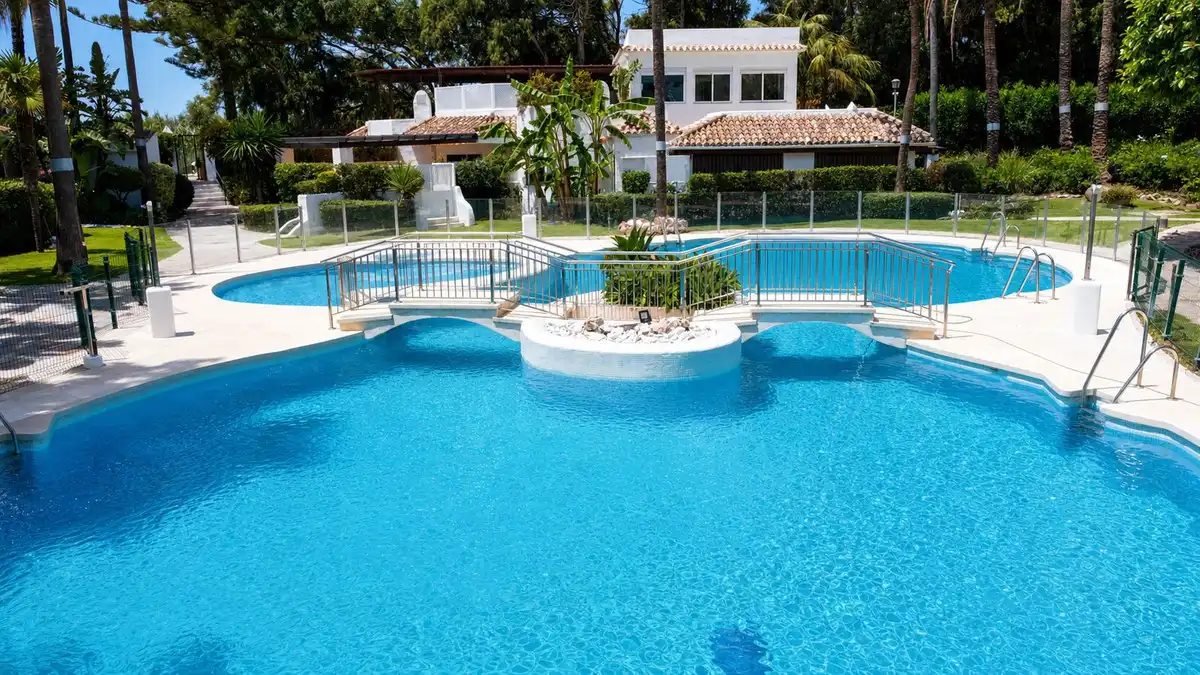 Planta baja en venta en Elviria