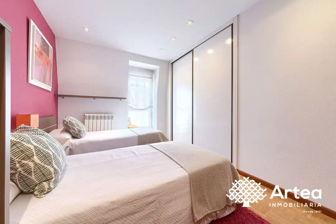 Habitación de Piso en venta en Bilbao  con Calefacción y Trastero