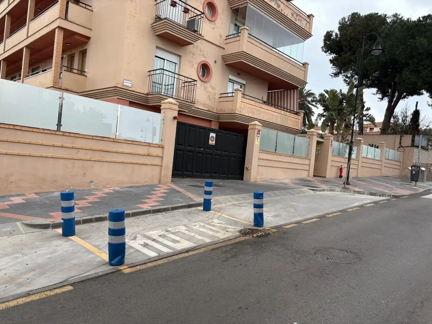 Parking de Apartamento en venta en Fuengirola con Aire acondicionado, Calefacción y Jardín privado
