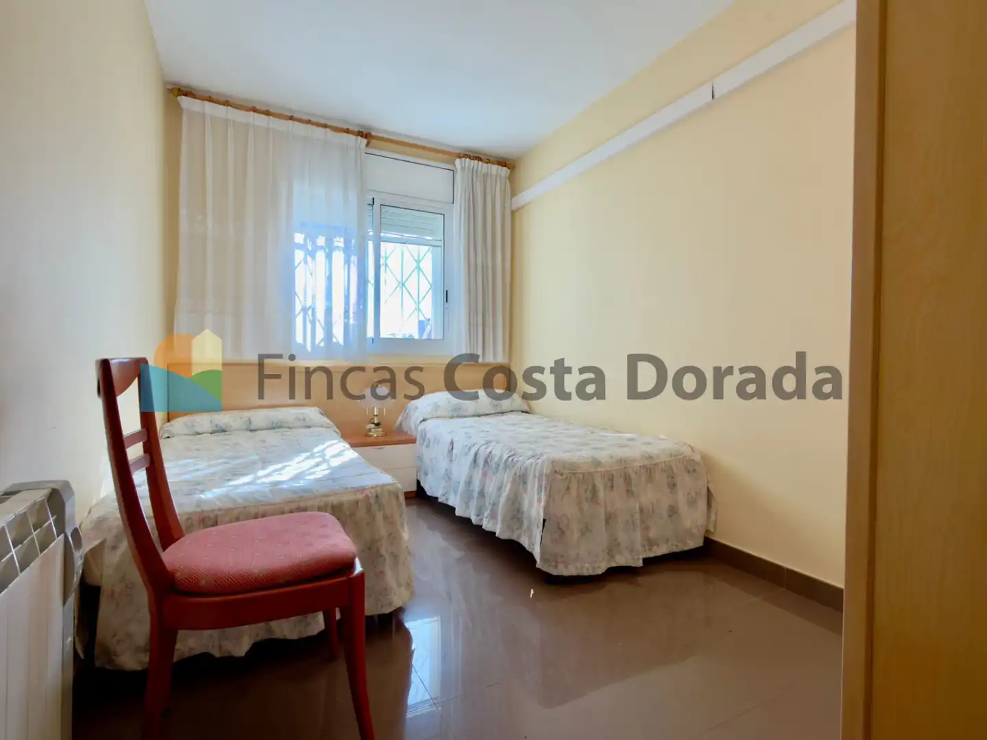 Vista exterior de Planta baja en venta en Cubelles con Aire acondicionado, Calefacción y Jardín privado