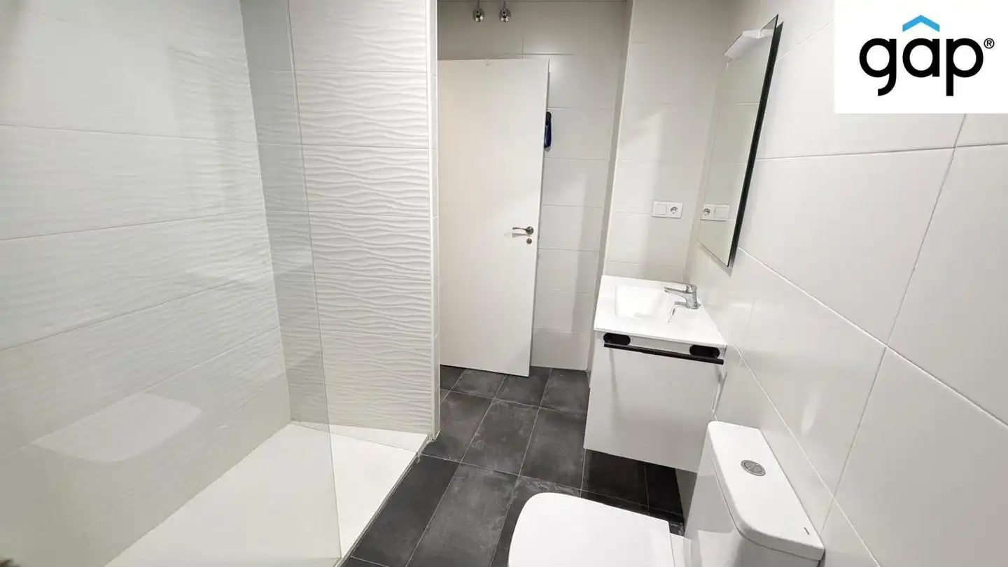 Bathroom of Flat for sale in Cuenca  with Heating, Swimming Pool and Furnished