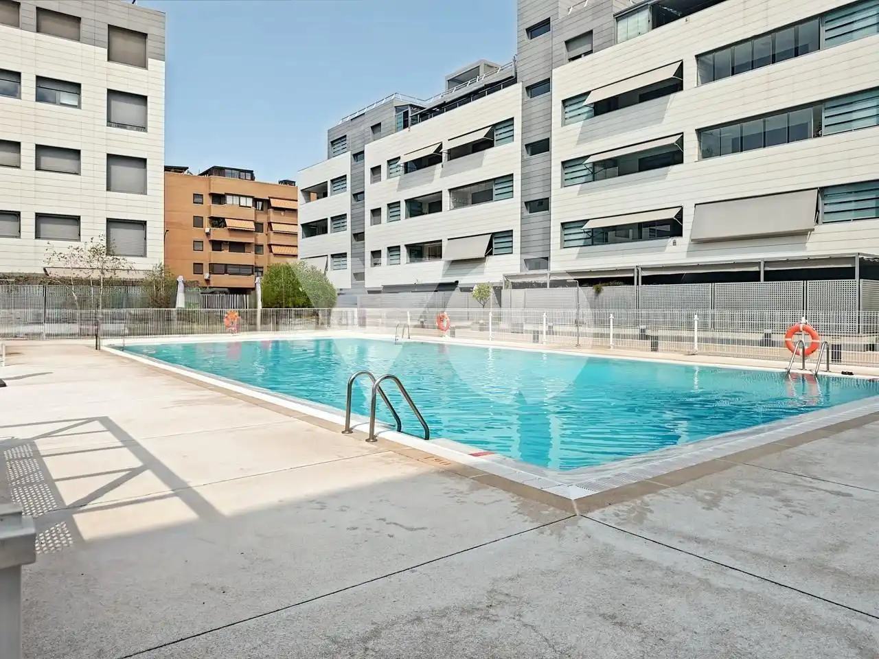 Piscina de Dúplex en venda en Madrid amb Aire condicionat, Calefacció i Terrassa