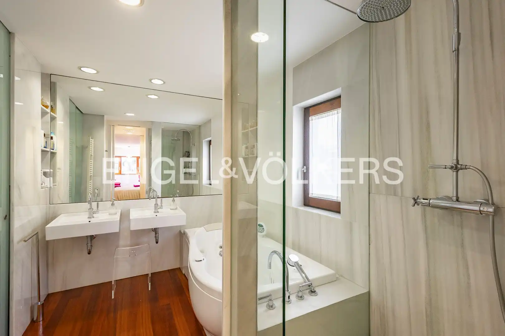 Baño de Casa o chalet en venta en Sant Cugat del Vallès con Aire acondicionado, Calefacción y Jardín privado