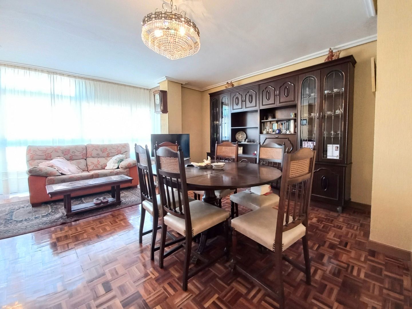 Comedor de Piso en venta en Burgos Capital con Calefacción, Parquet y Terraza