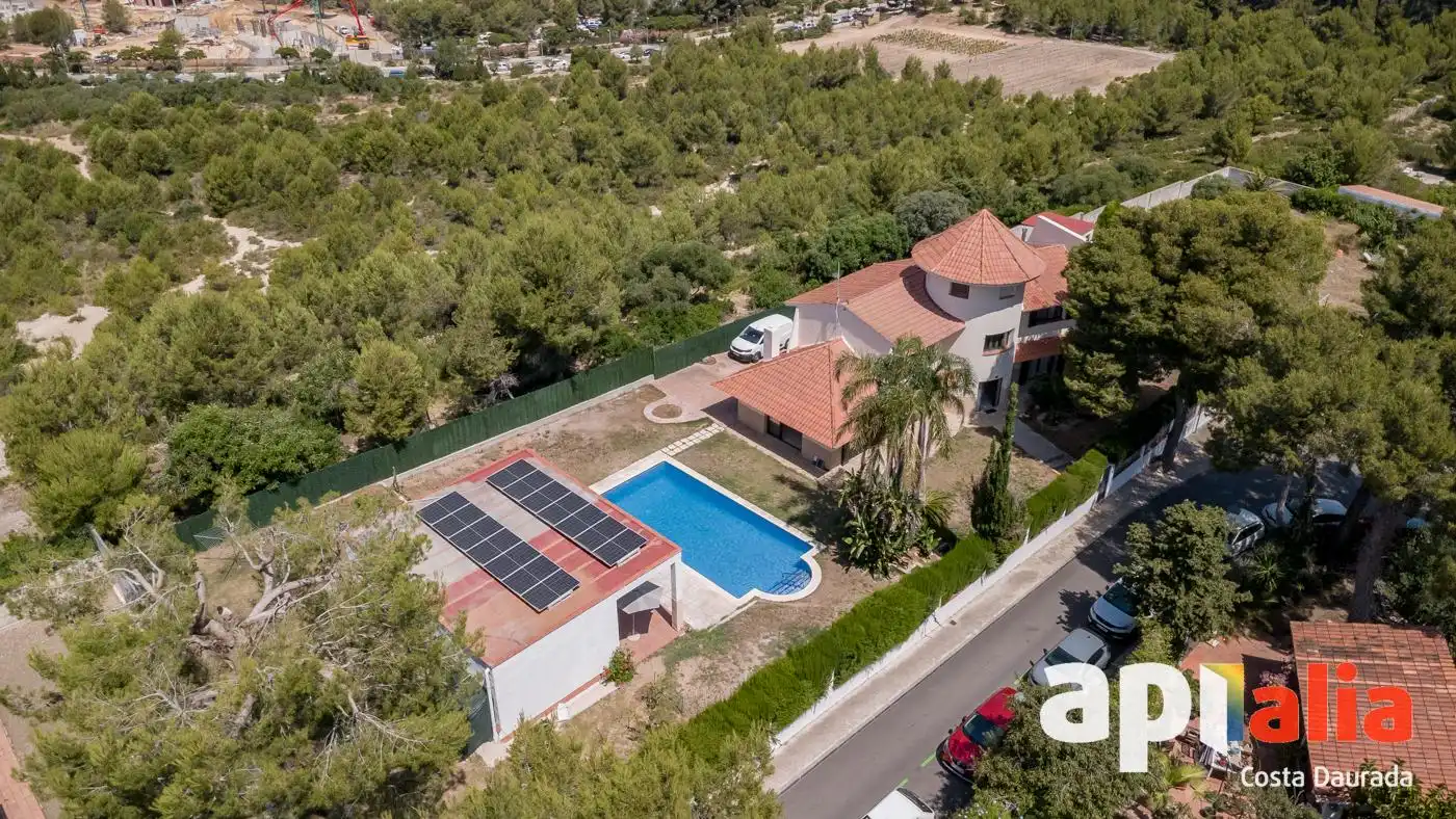 Vista exterior de Casa o xalet en venda en Salou amb Calefacció, Jardí privat i Terrassa
